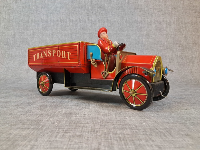Plåtbil. Fiat Transport, 1900-talet.