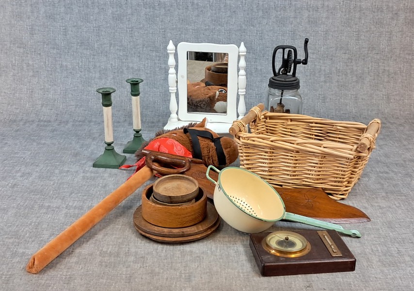 Diverse. Bl.a Kockums, barometer m.m.