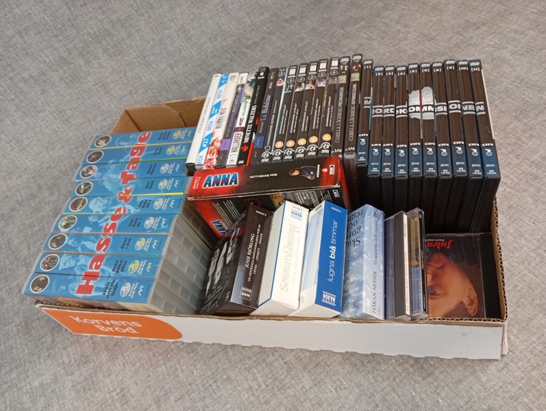 Diverse DVD, VHS, CD. Bl.a HASSE & TAGE VHS m.m.