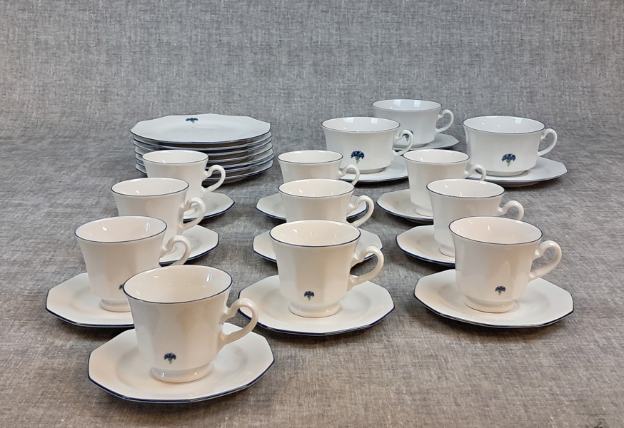 Delar av kaffe & Teservis. "Blåklint", Bodashop.