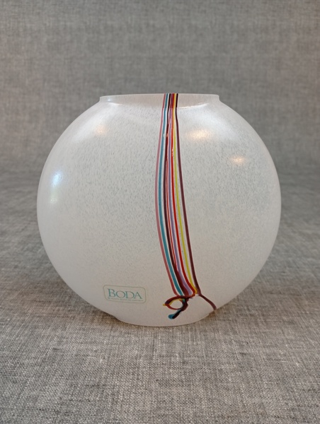 BERTIL VALLIEN. Vas, "Rainbow", Boda, signerad & nummrerad 48224.