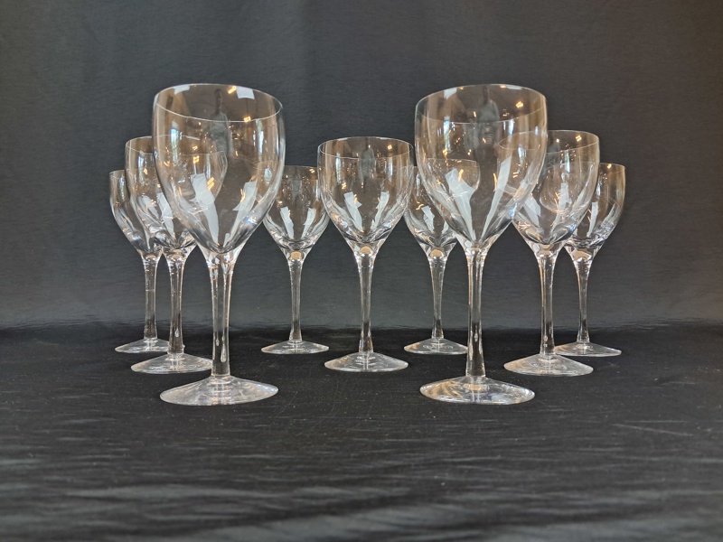 BERTIL VALLIEN. 9 Vitvinsglas, "Chateau", Kosta Boda