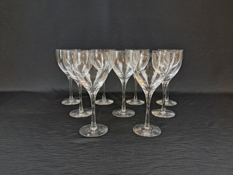 BERTIL VALLIEN. 9 Rödvinsglas, "Chateau", Kosta Boda.