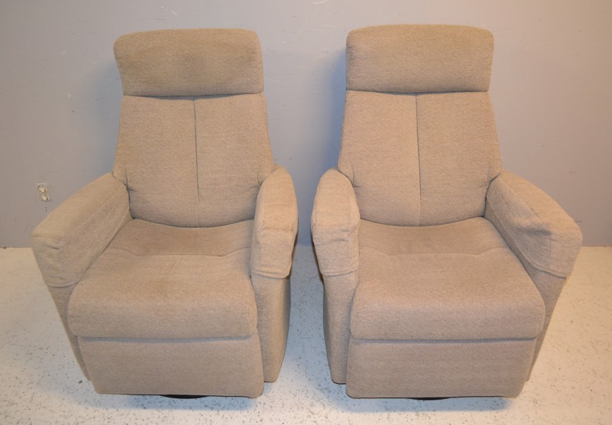 2 Recliner-fåtöljer med gungeffekt. Troligtvis Norska.