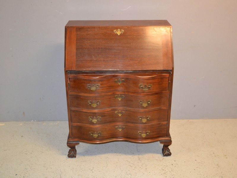 Sekretär. Chippendale-stil, Mahogny, 1900-talets första hälft.