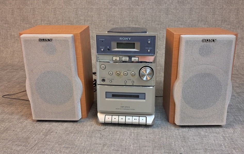 SONY. Stereo, CD , Kassett & Radio.
