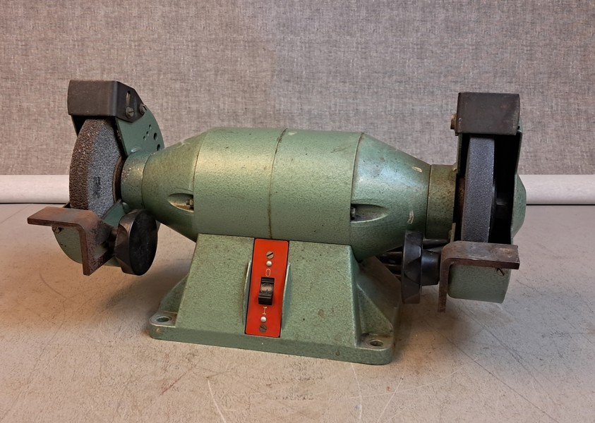 Bänkslip. VEM, DDR, 450W, 3000RPM.