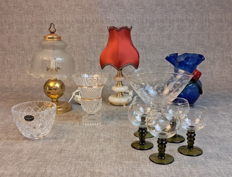 Diverse lampor & glas.