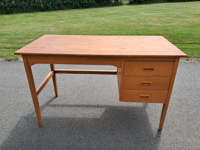 Skrivbord, teak. Smålandsstenar, 1950/60-talet.