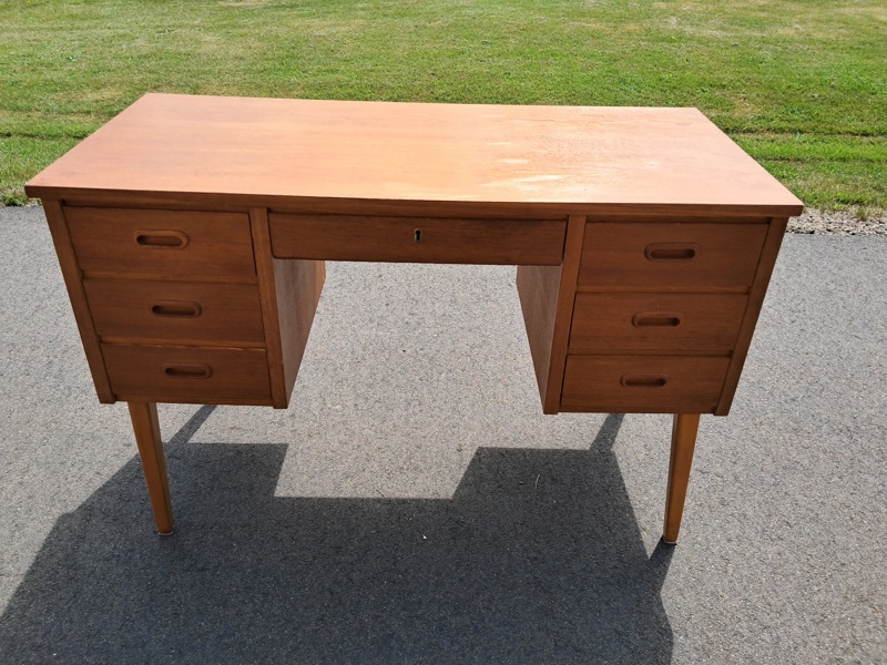 Skrivbord. Teak, Royalex, 1950/60-talet.