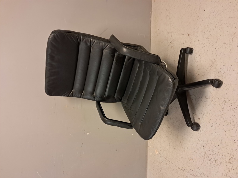Kontorsstol. Kinnarps. Höj & sänkbar.