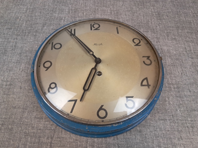Väggur. Keinzle, Tyskland, 1950-talet, metall & glas.