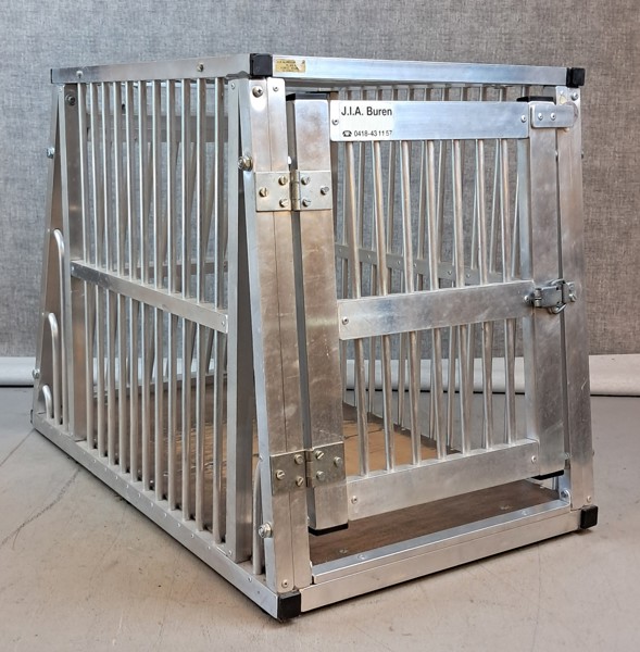 Hundbur. J.I.A. Buren, Aluminium.
