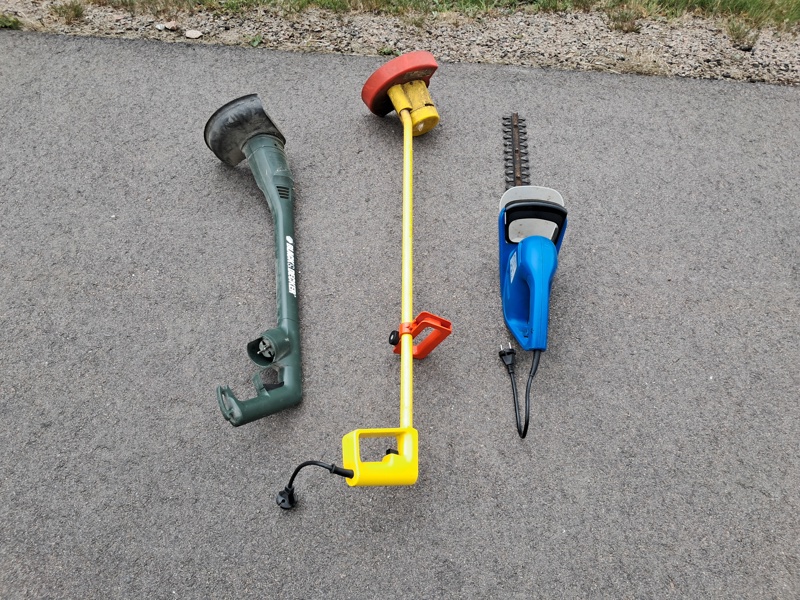 2 Grästrimmer & en häcksax.