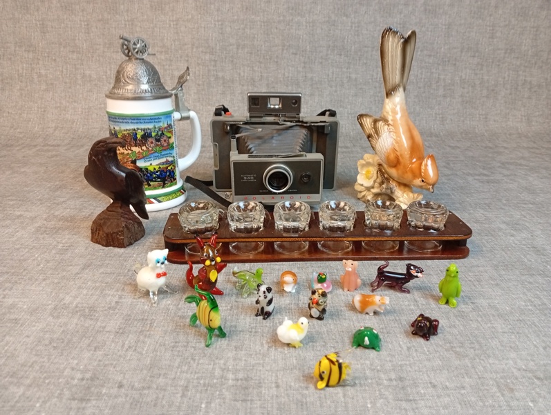 Diverse Bl.a Polaroid Kamera. Stop, glasdjur m.m.
