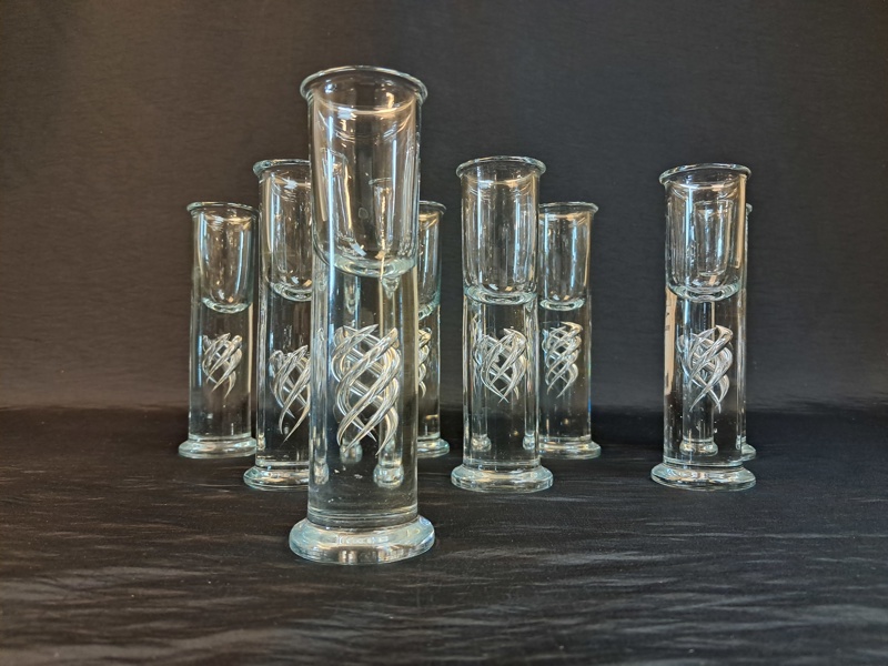PER LÜTKEN. 8 Snapsglas. "High Life", Holmegaard. 