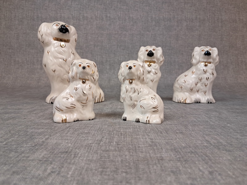 5 Hemvändar hundar. Beswick. England.