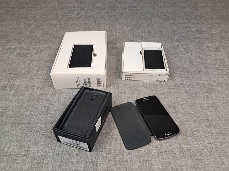 3 Mobiler. Samsung & Sony.