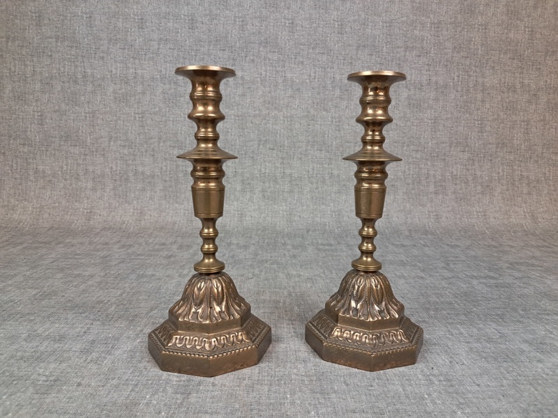 2 Ljusstakar. Barock-stil, Ekbergs Malm 1988.