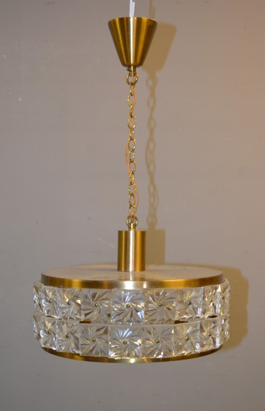 Taklampa. Mässing & glas, 1900-talets andra hälft.