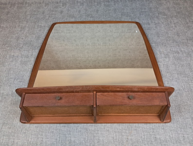 Spegel med lådor. Teak.