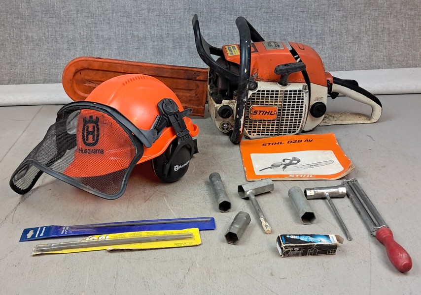 Motorsåg Stihl 028 WB med tillbehör.