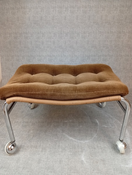 Fotpall. Kromad metall, Sverige, 1970-talet.