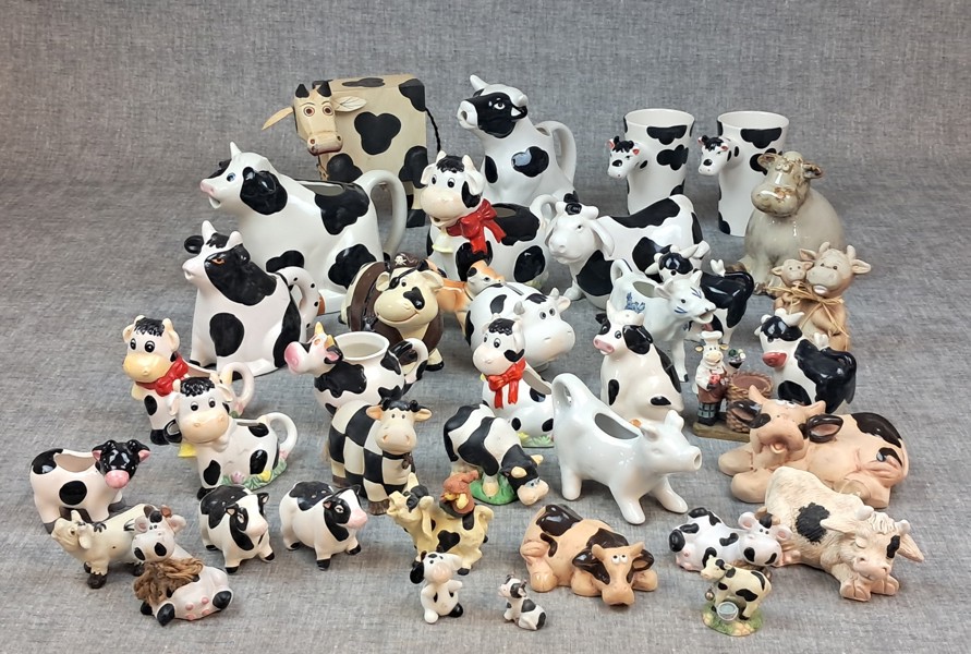 Diverse porslins-kor.