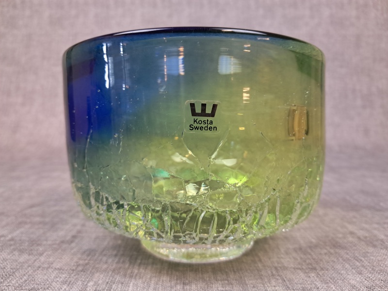 GÖRAN WÄRFF. Skål, glas, signerad & numrerad 57313, Kosta.