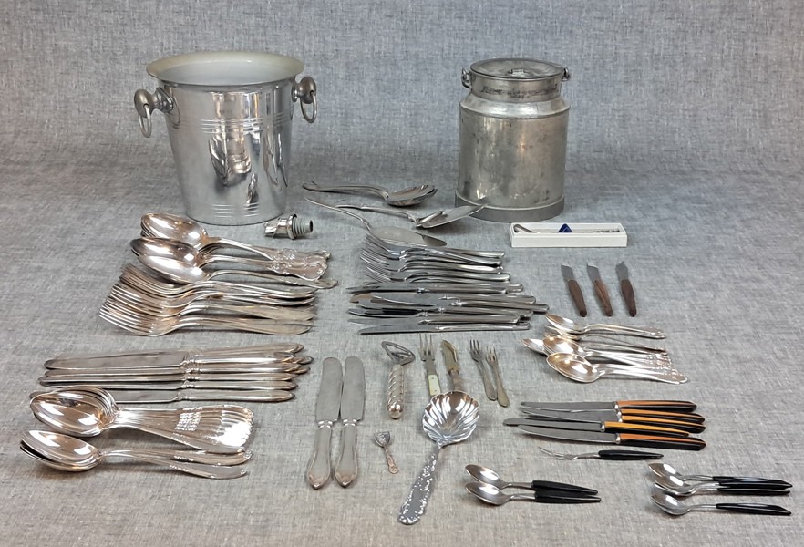 Diverse bestick m.m. Bl.a Nysilver.