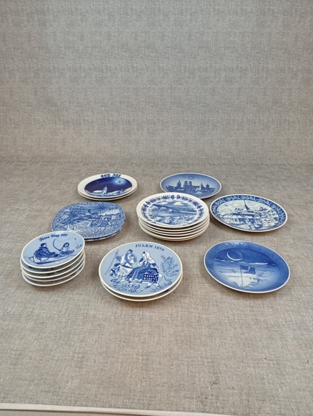 Diverse samlartallrikar. Bl.a Rörstrand, Porsgrund, Porsgrund, Royal Copenhagen m.m.