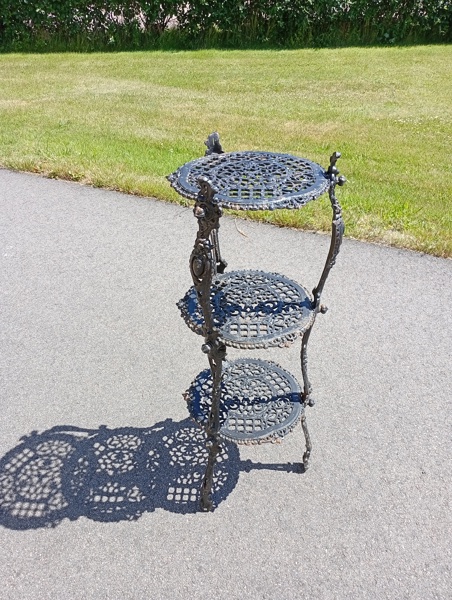 Piedestal, Gjutjärn, 3 Våningar.