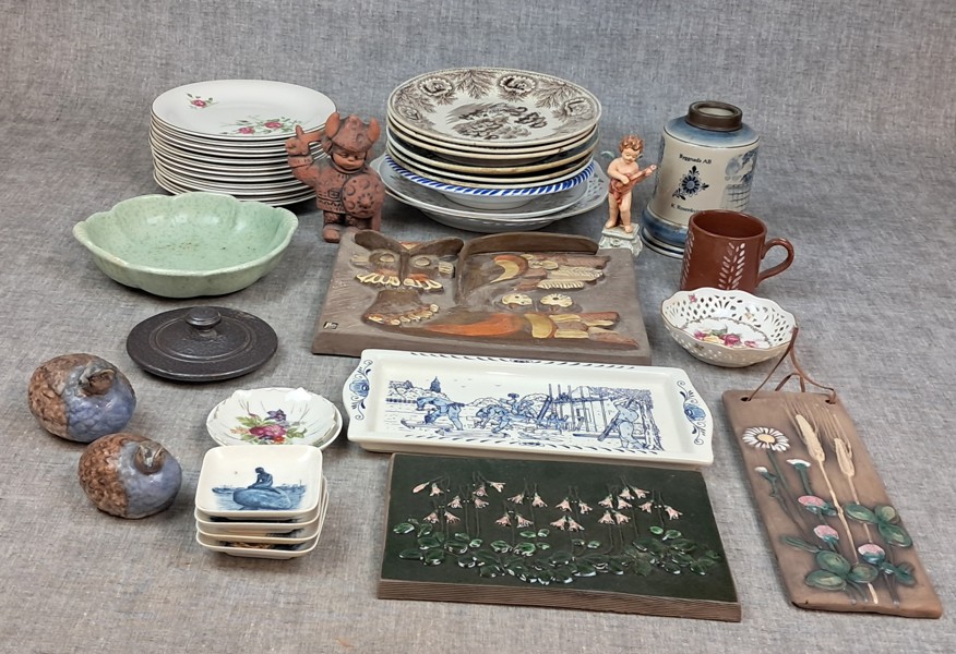 Diverse keramik & porslin. Bl.a JIE, Rörstrand, Upsala Ekeby m.m.