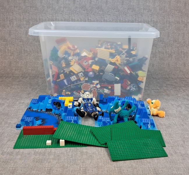 Diverse Leksaker. Bl.a mestadels Lego m.m.