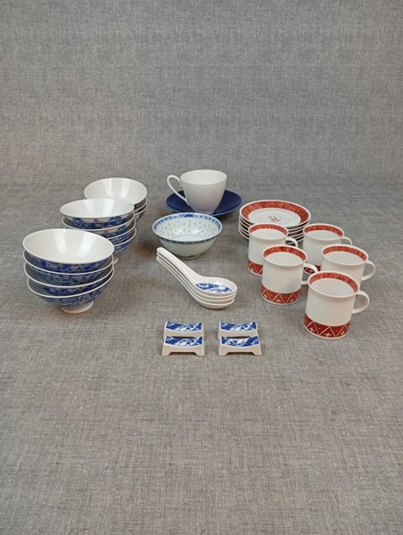 Diverse porslin. Bl.a Tekopp med fat "Blå Eld". Rosenthal & Orientaliskt.