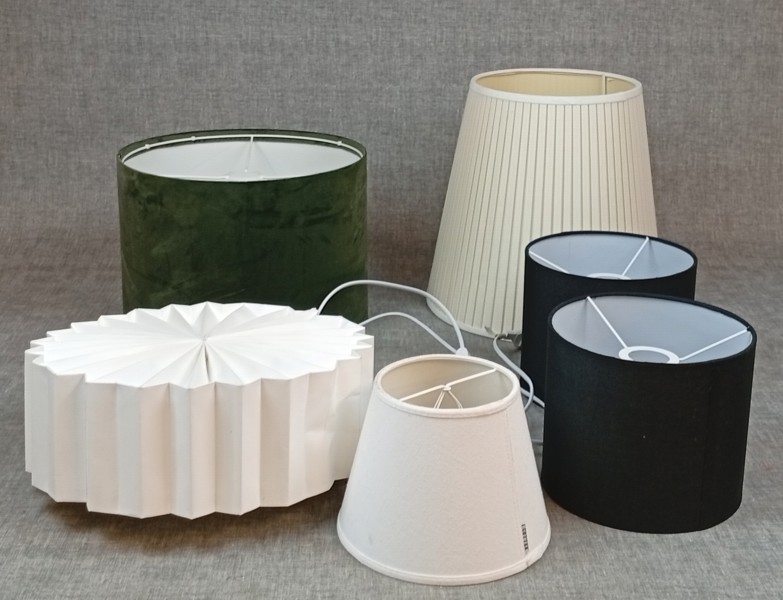 Diverse lampskärmar.