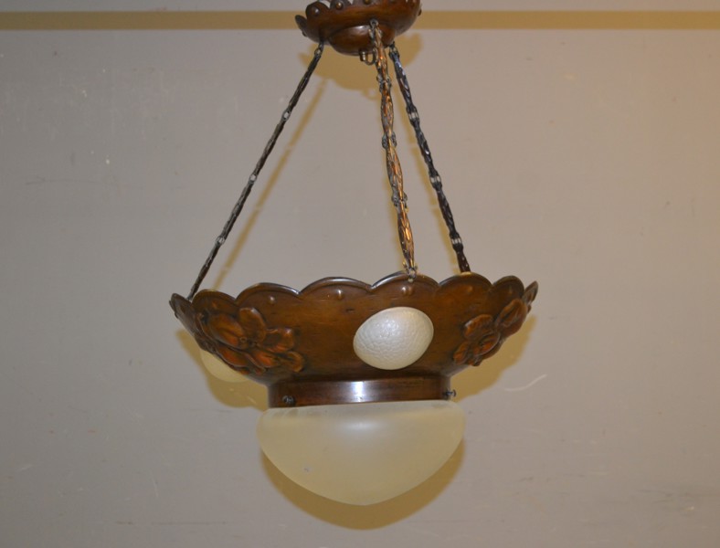 Taklampa. Jugend, koppar & glas, 1900-talets första hälft.