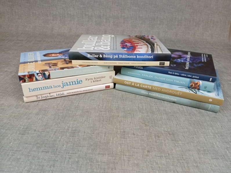 Diverse kokböcker. Bl.a Jamie.