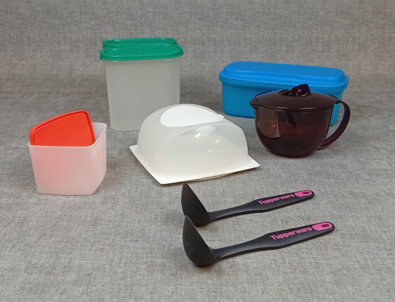 Diverse Tupperware.