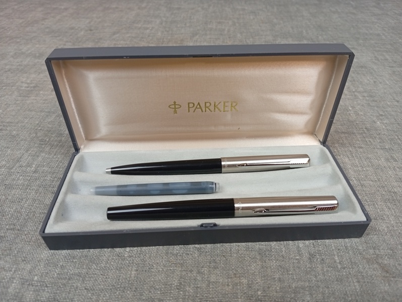 PARKER. Reservoarpenna & bläckpenna.