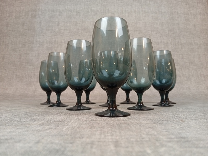 HUGO GEHLIN. 10 Blåtonade glas, Gullaskruf.