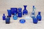 Diverse blått glas.