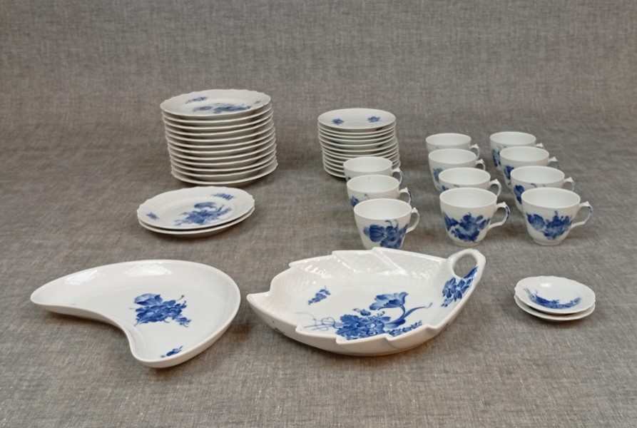 ROYAL COPENHAGEN, "Blå Blomster", Moccaservis m.m. , 2a sortering.