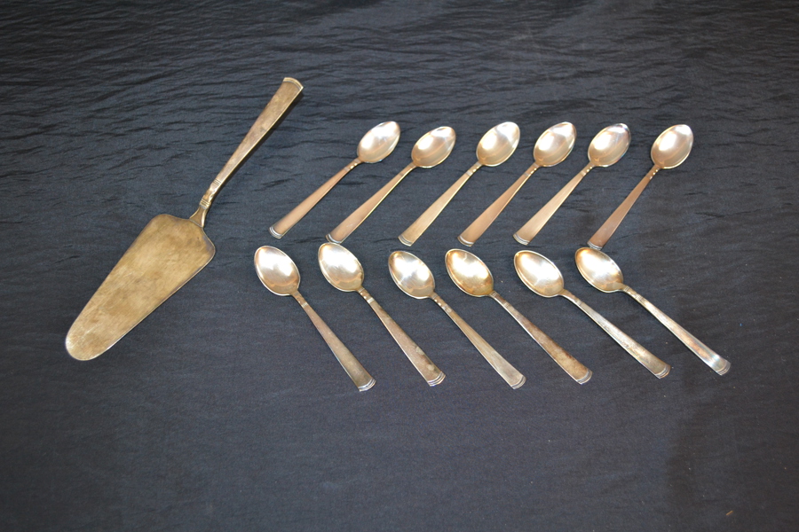 JACOB ÄNGMAN. 12 Kaffeskedar & 1 tårtspade, "Rosenholm", GAB, silver, 186 gram.