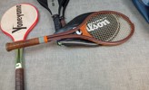 Tennis rack, bollar & väskor.