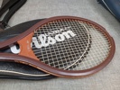 Tennis rack, bollar & väskor.
