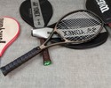 Tennis rack, bollar & väskor.