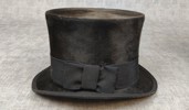 Hög Hatt, A Ravnsborg Halmstad & Hattask. A.G. Weiner Halmstad.