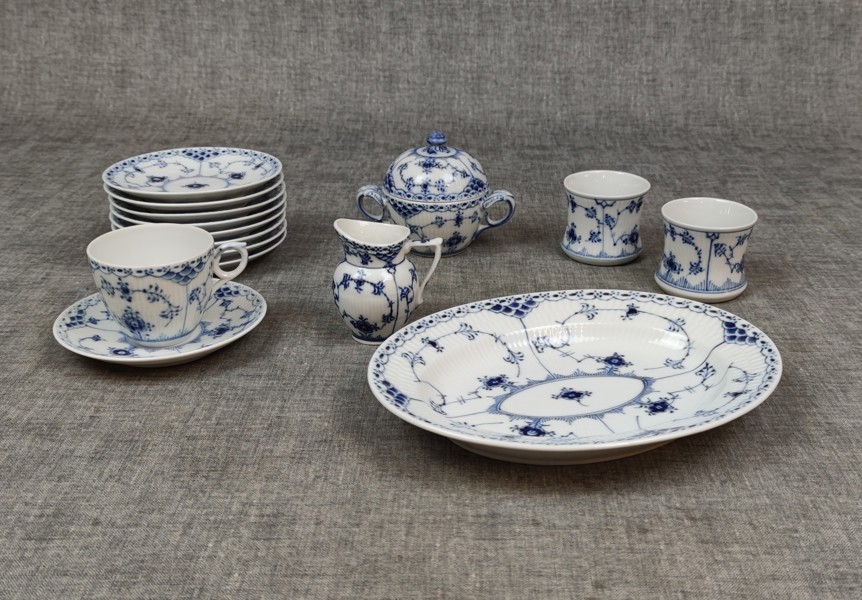 ROYAL COPENHAGEN. "Musselmalet", servisdelar.