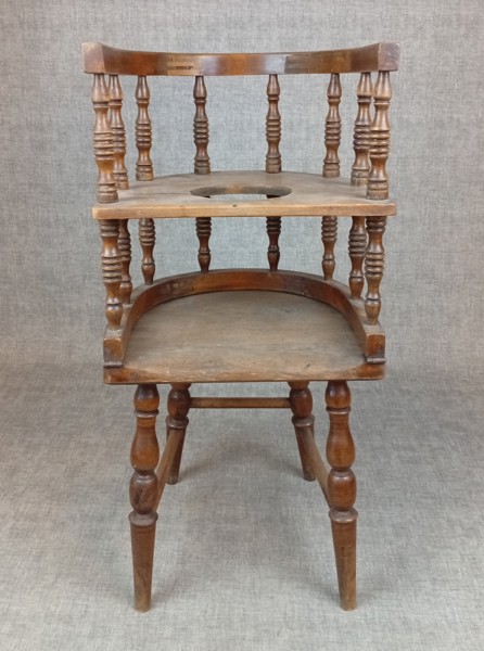 Barnstol/pottstol, ställbar till stol med bord, 1900-talet.